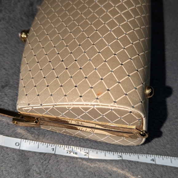 VINTAGE Diamond Pattern Handbag - Picture 5 of 8